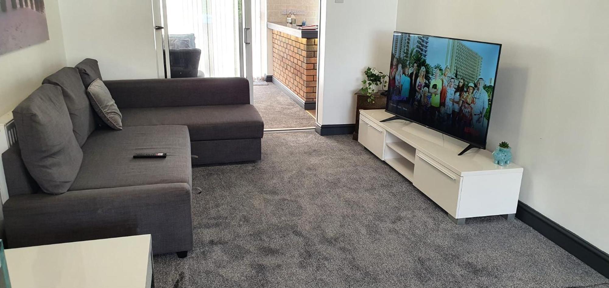 Green Haven Villa - 4Br Spacious House With Hot Tub, Ample Parking, Air Condition, Wifi, Netflix, Patio & Garden Kidlington Esterno foto
